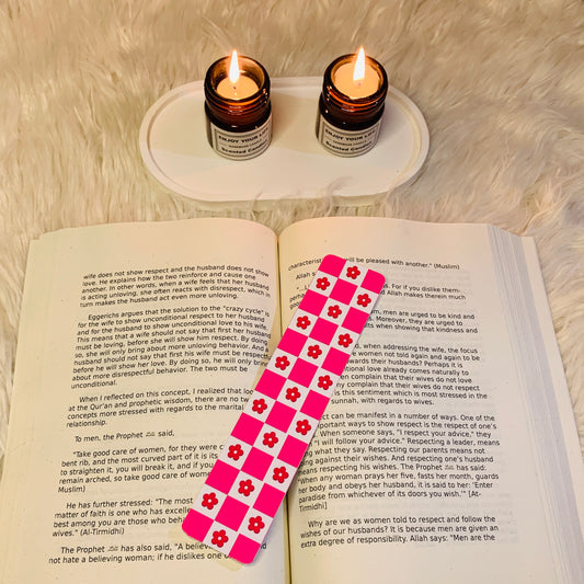 Floral Check Bookmark – Aesthetic Plaid & Flower Design