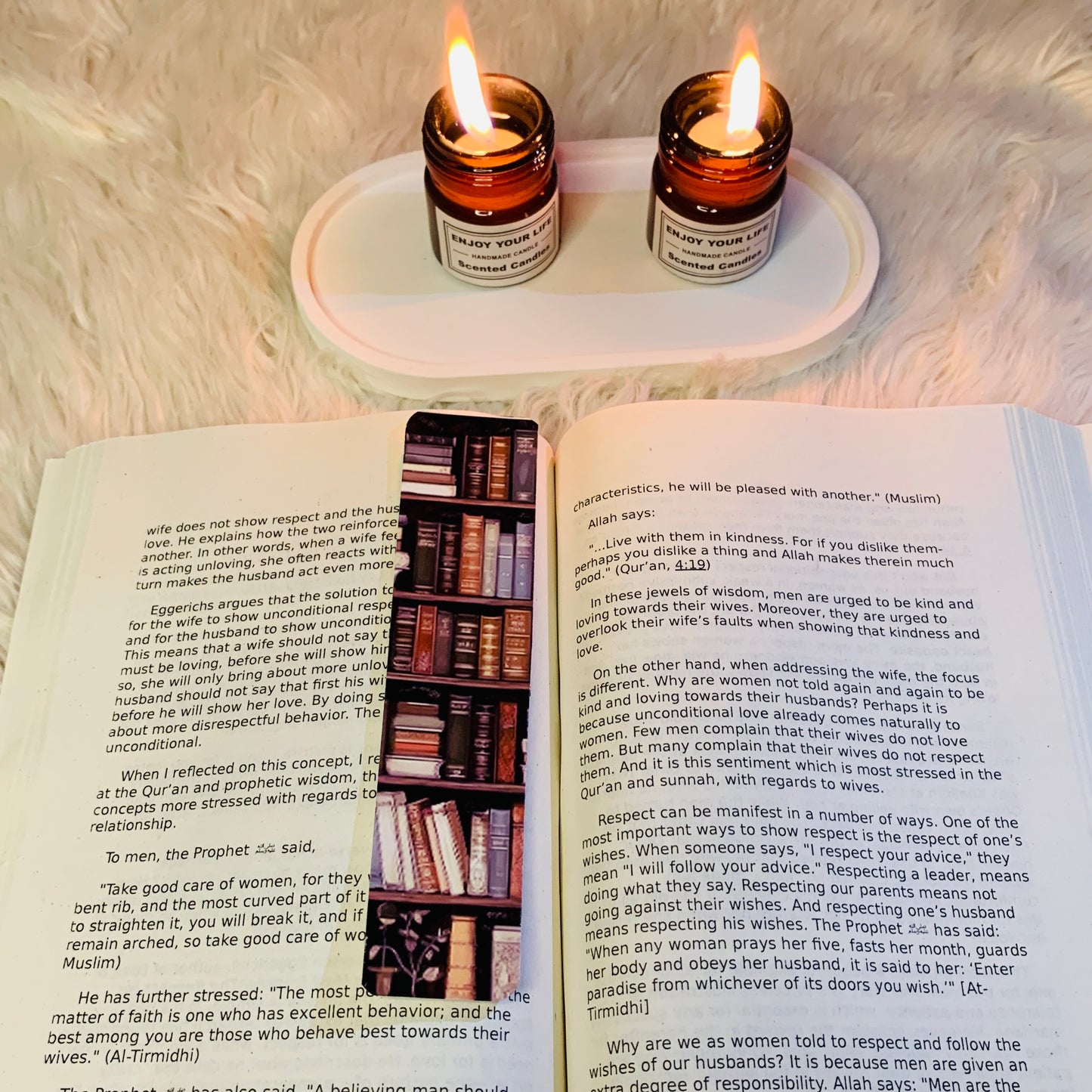 Vintage Bookshelf Bookmark – Classic Library Design